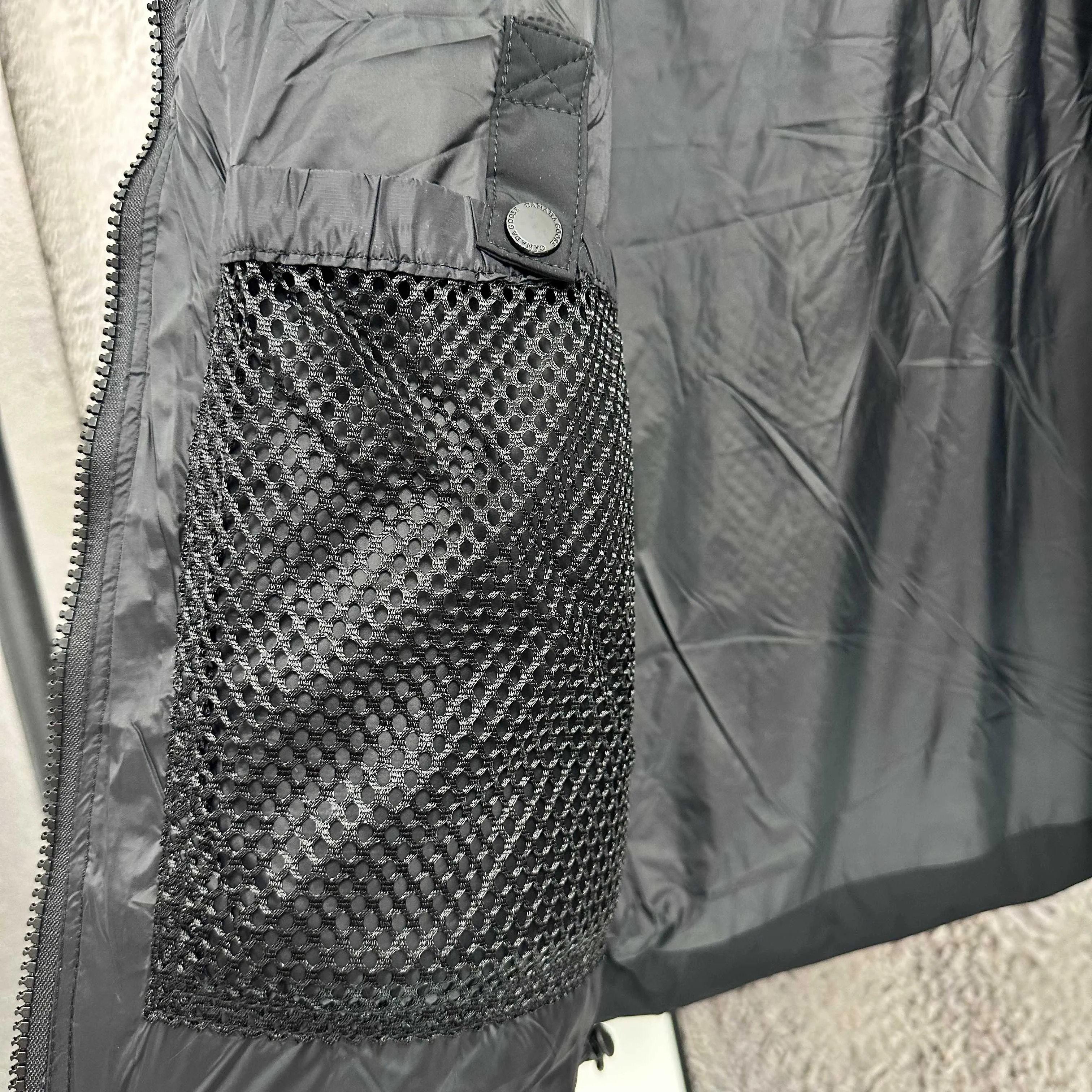 P960 𝙉𝙚𝙬⚜️ CANADA*GOOSE Canada Goose 25-year winter light down jacket, 90 white duck down filling, windproof and wear-resistant, splicing design upper body effect does not appear bloated Color: Apricot Black Size: 48-56